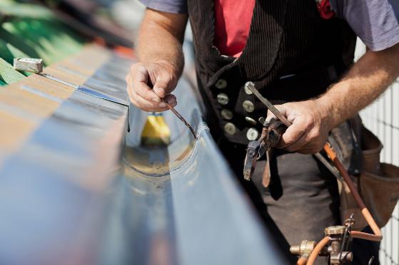 santa rosa roofer repairing a gutter